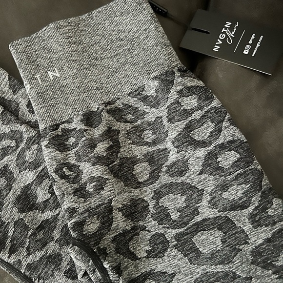 NVGTN seamless leapord leggings size small. BRAND NEW - Picture 3 of 3